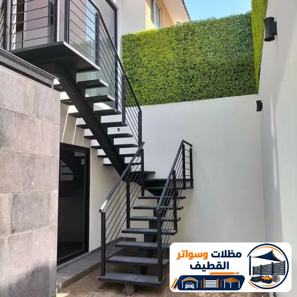 تفصيل وتركيب درج سلم طوارئ حديد خارجي لمبنى في القطيف