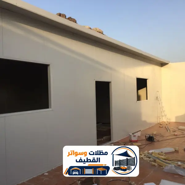 سندويش بنل 1 تركيب ملحق سطح من ألواح السندويش بنل المعزولة في القطيف